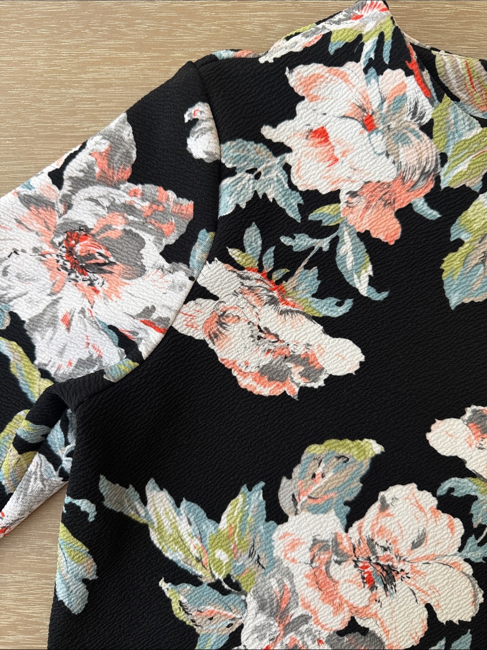 F21 Textured Floral Top | L - Picture 2 of 6
